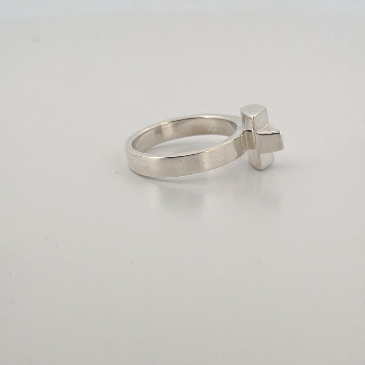 Lifted cross ring